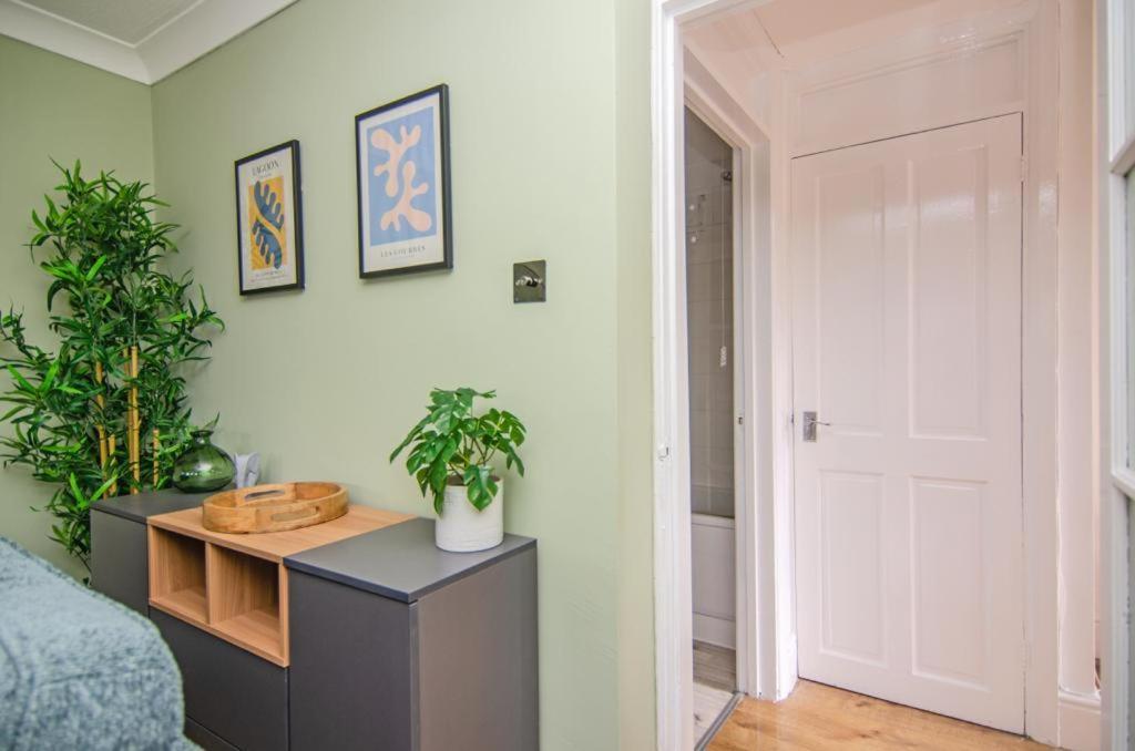 Cosy Lichfield Apartment Extérieur photo