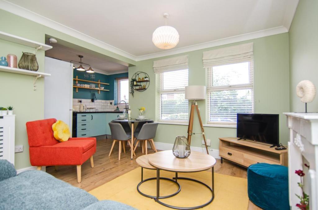 Cosy Lichfield Apartment Extérieur photo