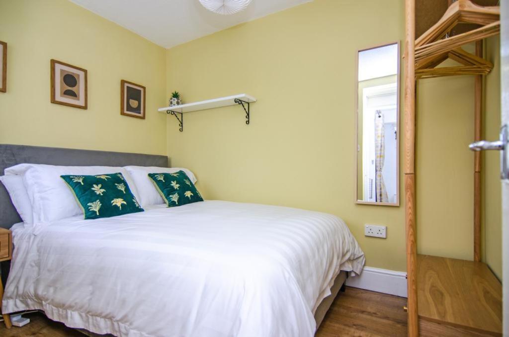 Cosy Lichfield Apartment Extérieur photo