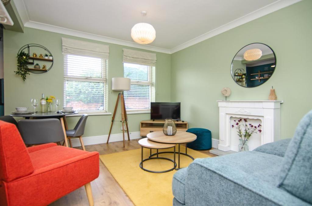 Cosy Lichfield Apartment Extérieur photo