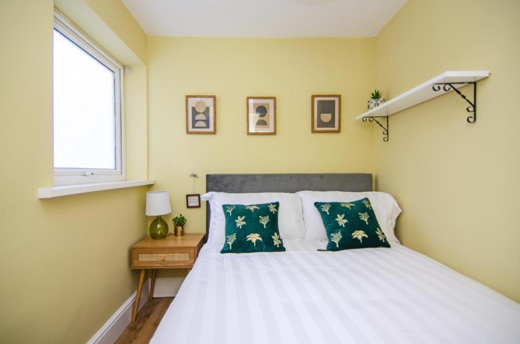 Cosy Lichfield Apartment Extérieur photo