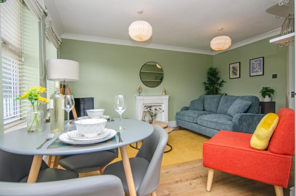 Cosy Lichfield Apartment Extérieur photo